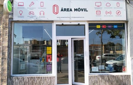 La tienda de AREAMOVIL en San Fernando se encuentra en la barriada Constitución, junto al complejo Gómez Castro. 