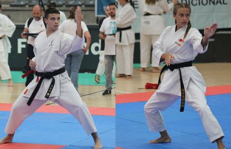 Los karatecas isleños David Benedicto y Laura del Carmen Fernández, durante la ejecución en katas en el Campeonato en Bahía Sur.