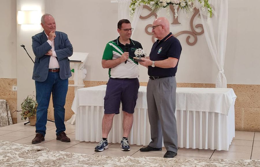 Curro Ghersi, presidente del club Isla de León, fue distinguido por su labor durante 27 años en la Federación Andaluza de Tiro Olímpico. 