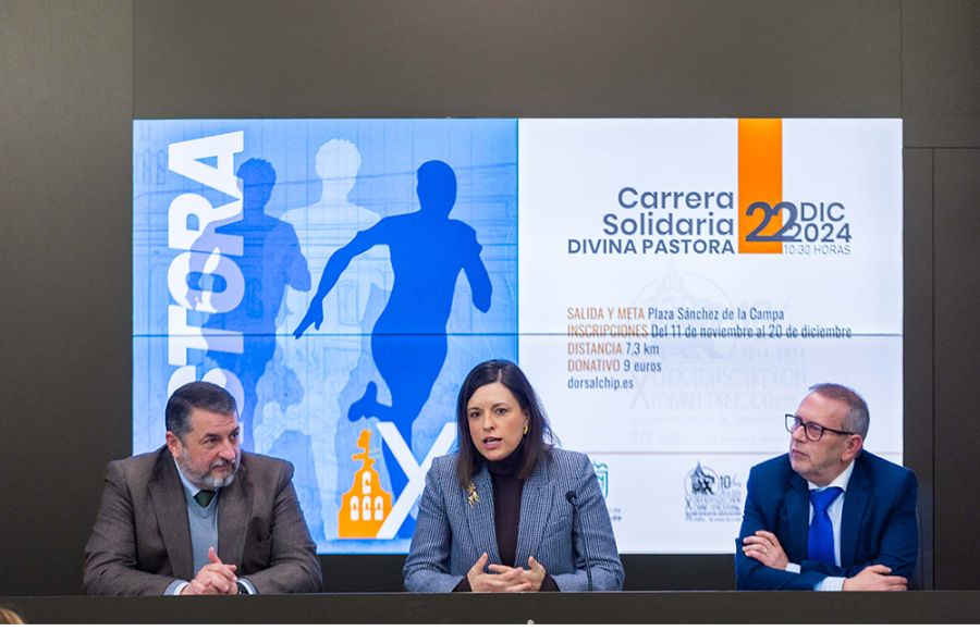 La alcaldesa presidió la presentación de la carrera. 