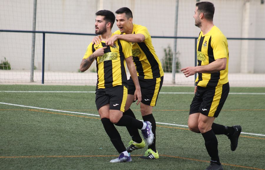 Pacheco celebra su gol, que supuso la victoria del GE Bazán. 