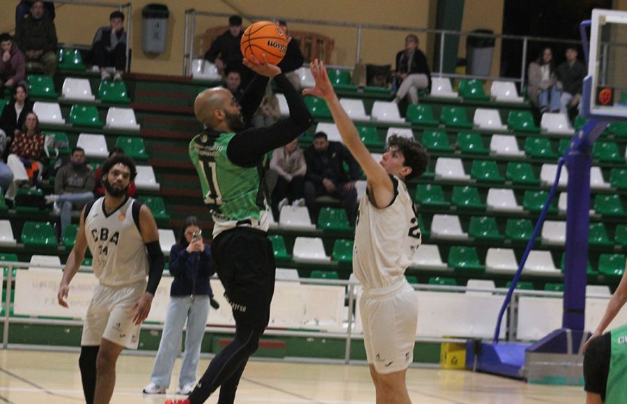 Manuel Ezomo lo bordó en Badajoz y logró 35 puntos.