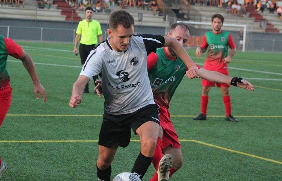 Moisés Fonseca evitó la derrota del San Fernando Atlético senior en el partido con el líder CD El Torno 2009 en Gómez Castro.
