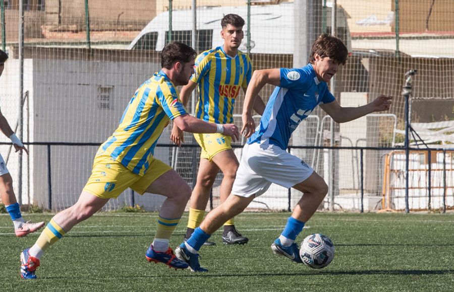 Germán Peinado, en el partido con el Isla Cristina. 