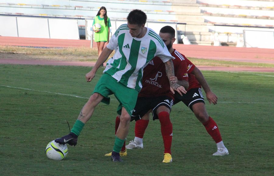 Javi Pizarro fue expulsado al final y tras un altercado con un rival. 