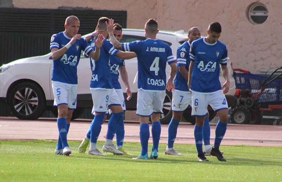 Lolo González, Francis Ferrón, Gabi Ramos, Amelibia, Biabiany y Raúl Palma celebran el primer gol que el ariete algecireño del San Fernando CD le marcó el domingo al Atlético Sanluqueño.