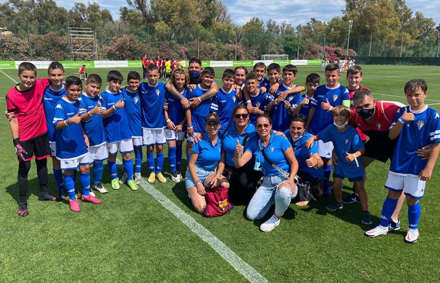 El alevín A del San CD vapulea al Extremadura (8-2) en la final del Torneo Rosport Marbella, Base • de la Isla