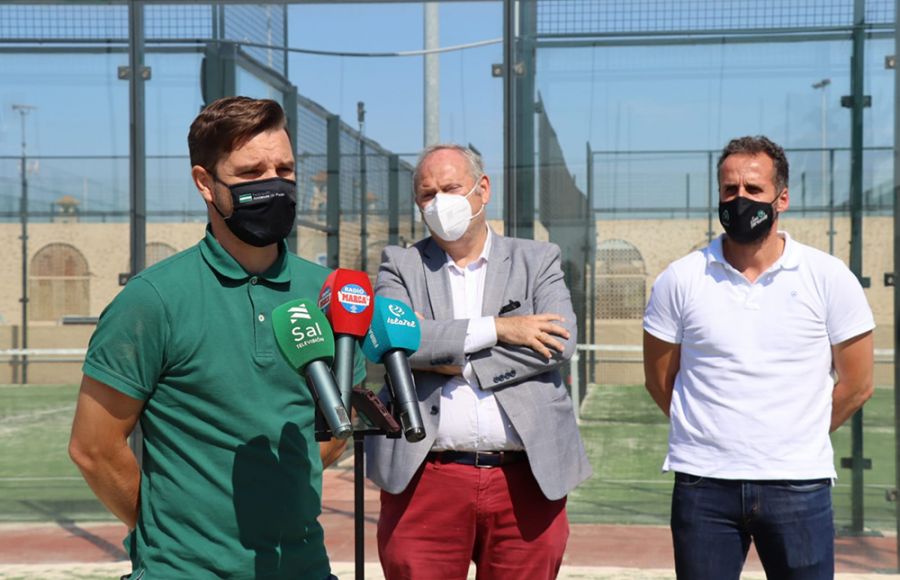 Fran Pérez De Gracia, delegado provincial de la Federación Andaluza, Antonio Rojas y Francis Posada presentaron el Campeonato. 