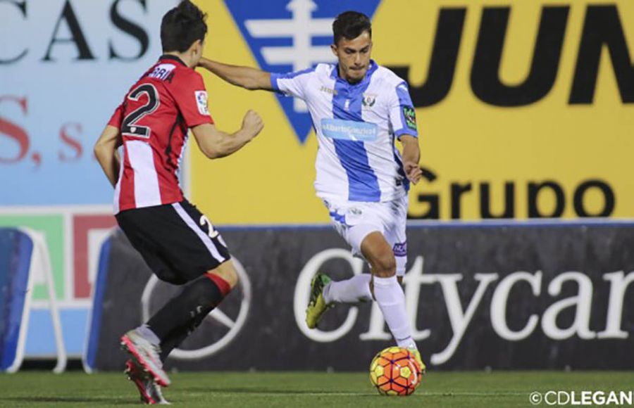 El lateral zurdo Luis que ha estado siete seguidos en Segunda, será el primer refuerzo azulino, Fútbol - Primera RFEF • Deporte de Isla