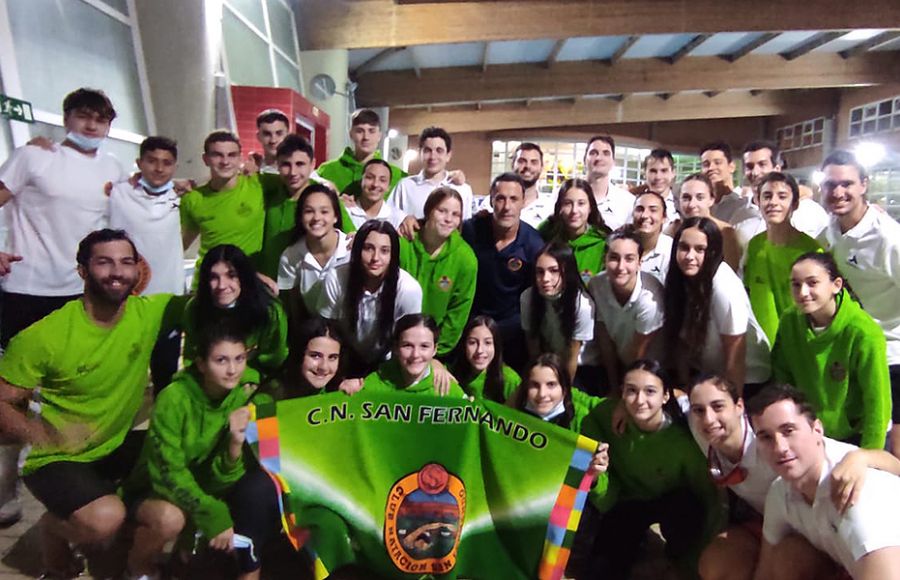 Los integrantes del Club Natación San Fernando participantes en Sanlúcar. 
