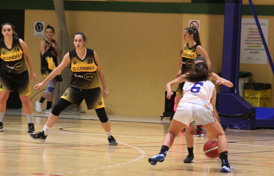 Tere Ruiz y Beatriz Cala cuajaron un gran partido frente al líder. 
