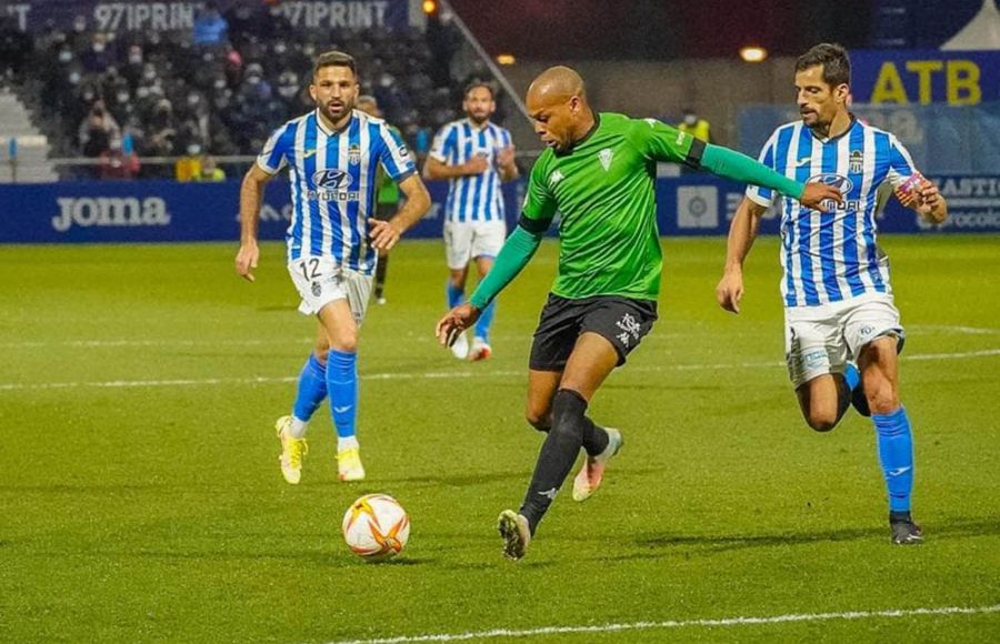 Biabiany tuvo la meior ocasión del San Fernando CD en el minuto 46 y empató en el descuento.