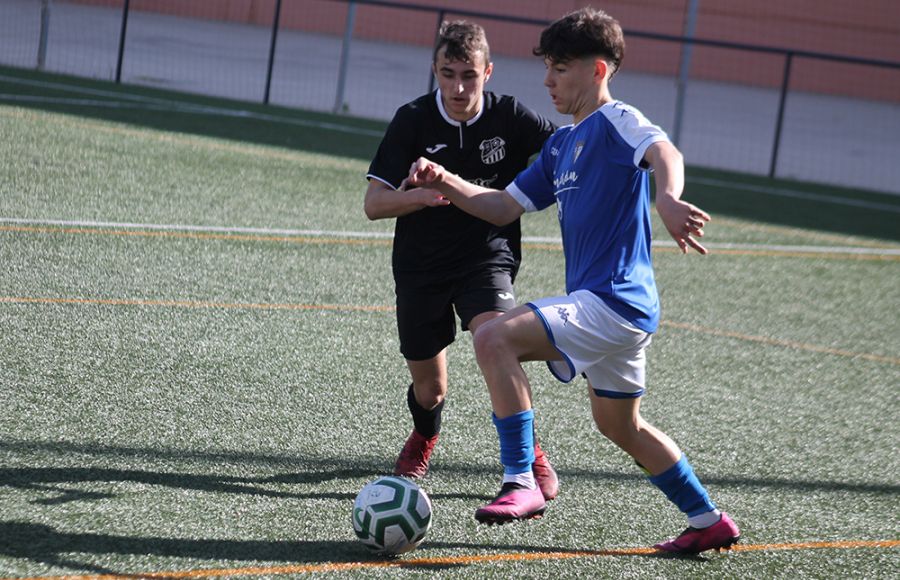 Rubén Richarte, del cadete A del San Fernando CD, ante el Calavera. 