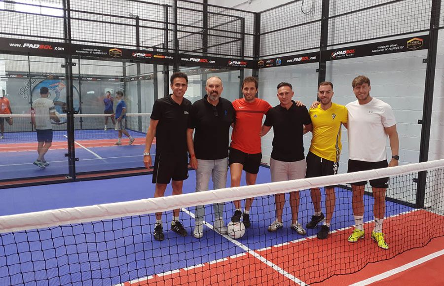 Pedro Carrión, Roberto Rodiel, Lolo Mayo y Gonzalo, antes de la semifinal, junto a Manuel Guerra y el director de expansión de Padbol Fernando Clavijo.