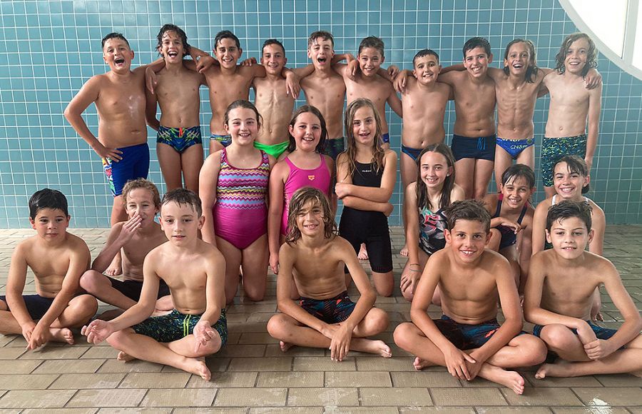 El grupo de nadadores isleños que participarán en el Andaluz Joven en Cádiz. 