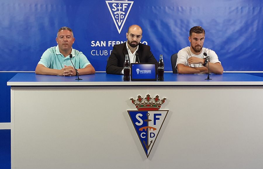 Los rostros de David Vizcaíno, Louis Kinziger y Francis Ferrón en la rueda de prensa lo dicen todo. 