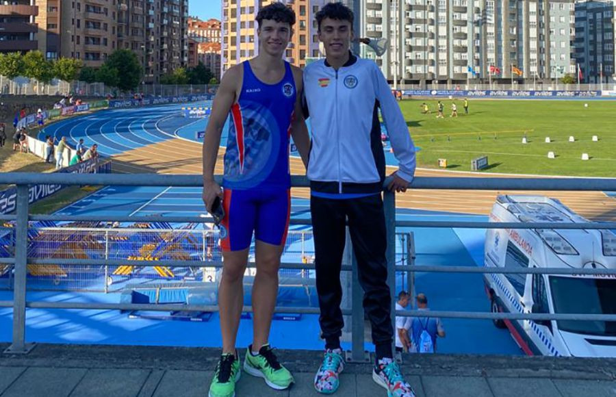 Rodo Romero y Ayax Domínguez, con el estadio de Avilés al fondo. 