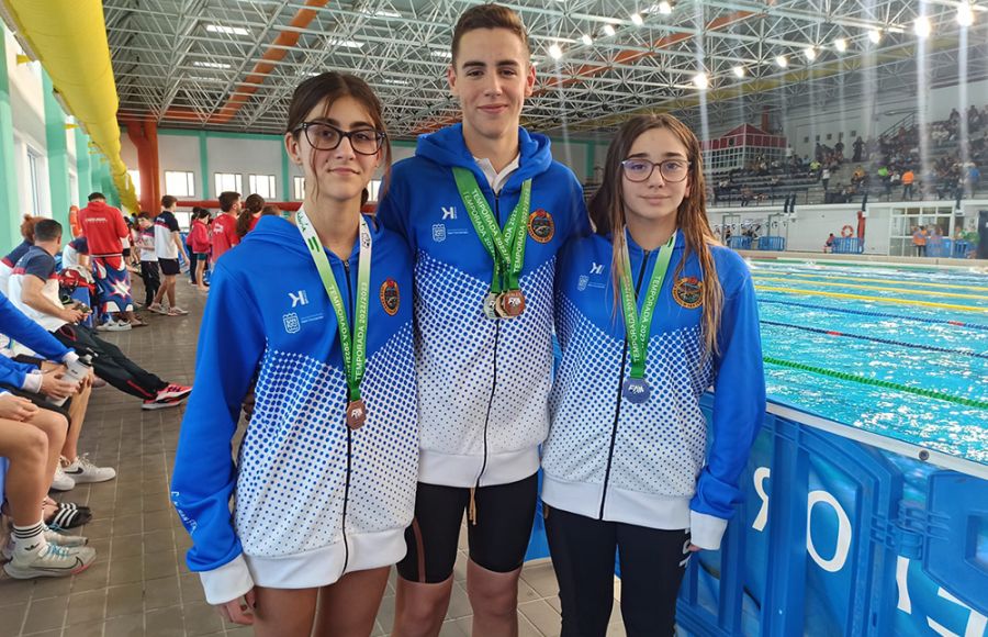 David Rodríguez, junto a Esperanza Camargo y Aitana de Diego