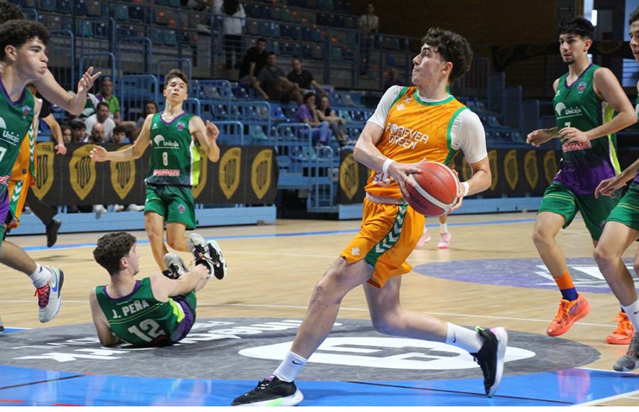 Carlos Varela le hizo 29 puntos a la EBG de Málaga en octavos. 