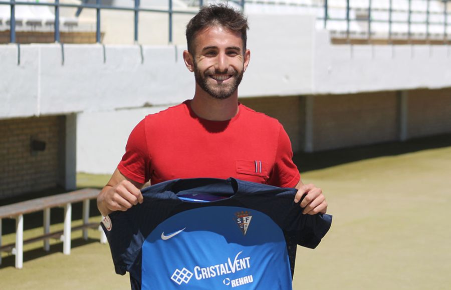 Ángel Sánchez, con una sonrisa de oreja a oreja. 