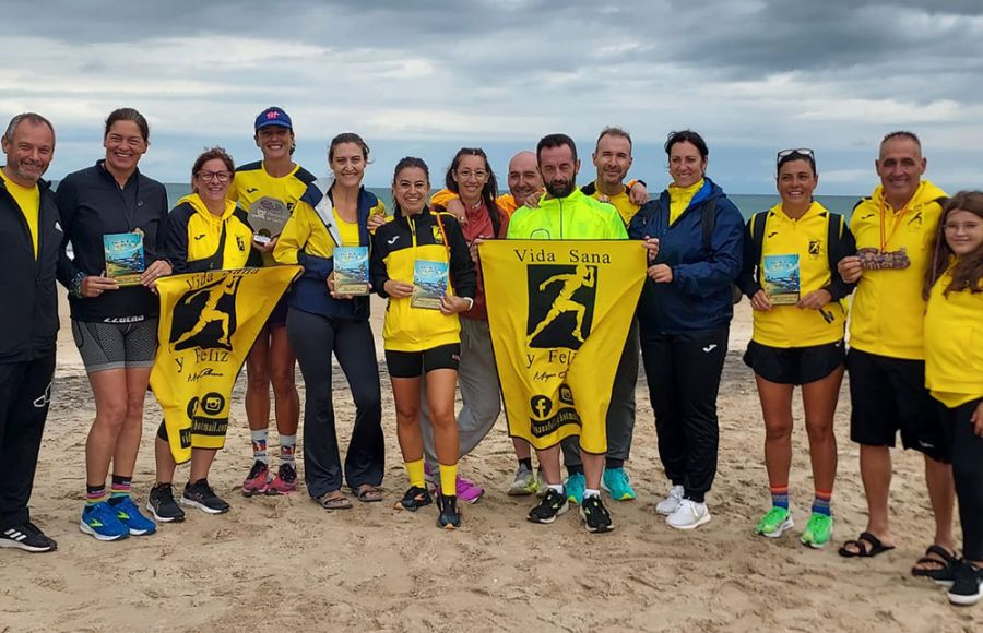 Los participantes del club 'Vida sana y feliz' en la carrera del pasado domingo.