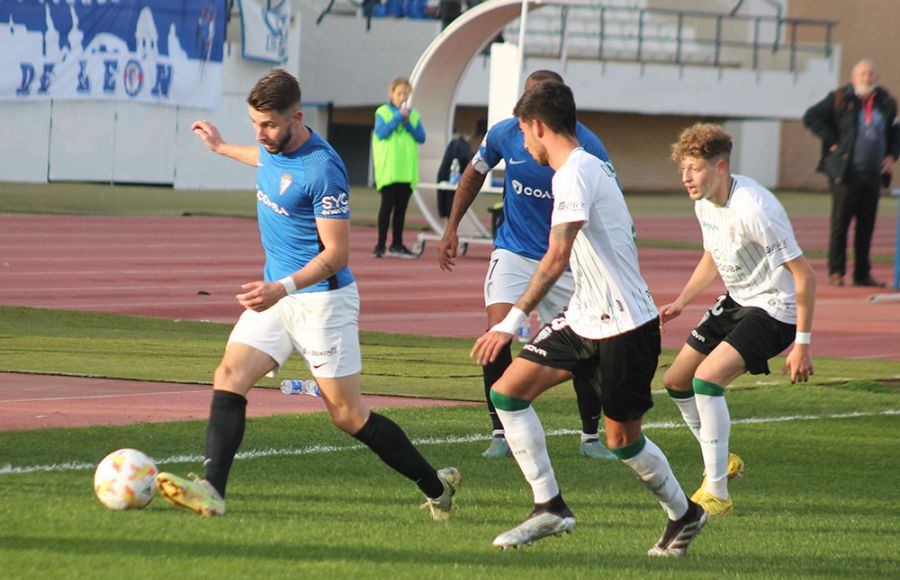 David Ramos, Biabiany (tapado), Calderón y Simo Bouzaidi en el San Fernando-Córdoba del pasado 8 de enero en Bahía Sur. 