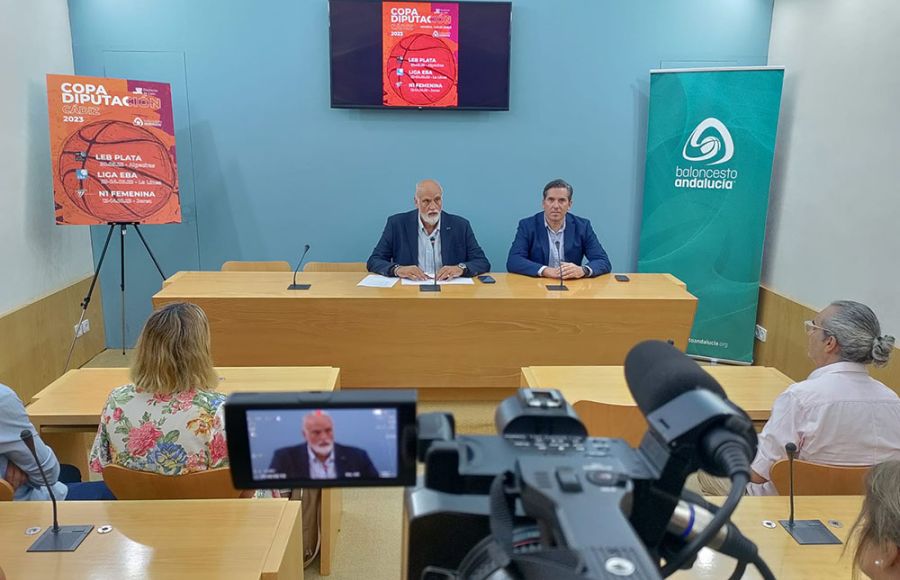 Javier Vidal y Adolfo Magrañal, en la presentación de la Copa en Diputación. 