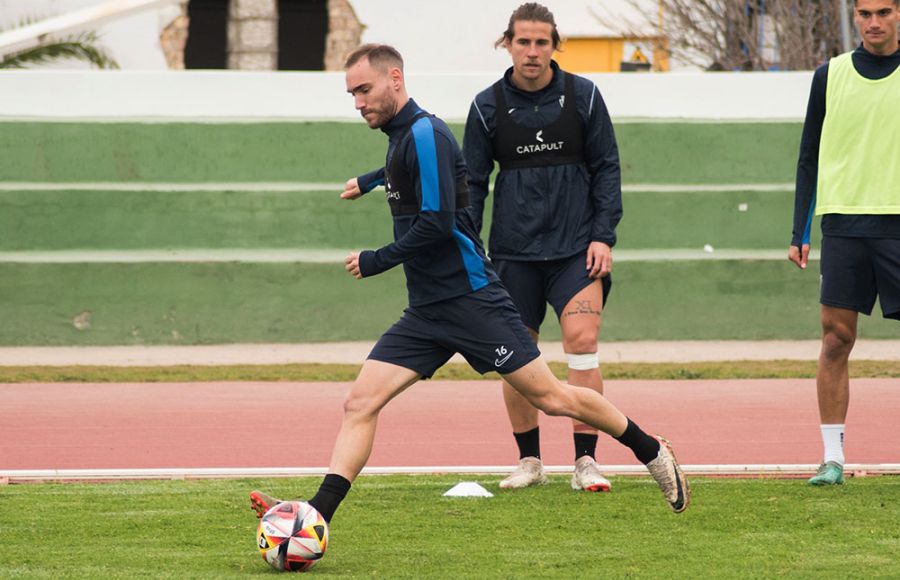 Cristian Herrera apunta a titular ante el Recreativo. 