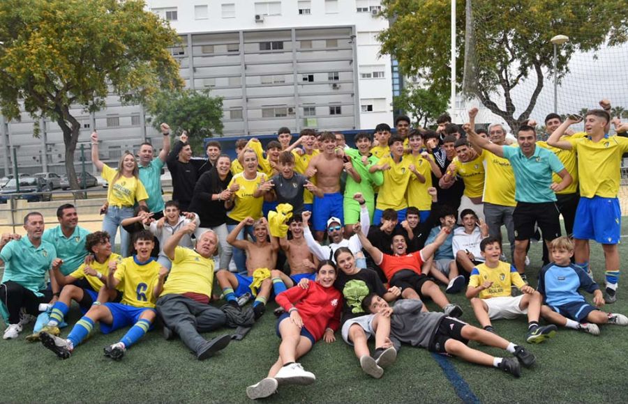 El Cadista de la Isla celebró el brillante ascenso en El Puerto. 