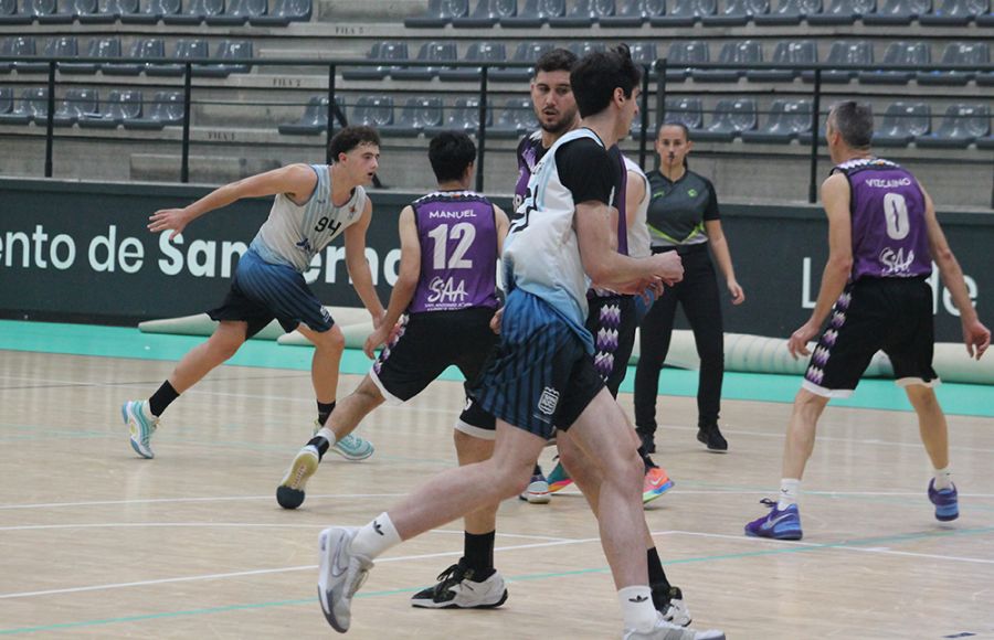 Pablo Romero (18 puntos) y Gonzalo Fernández (12 rebotes) rayaron a gran altura en el triunfo del Cimbis en Jerez.