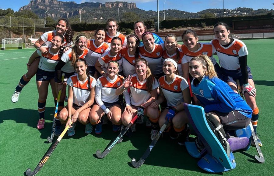 La alegría de las jugadoras isleñas tras el éxito cosechado este sábado en Tarrasa. 