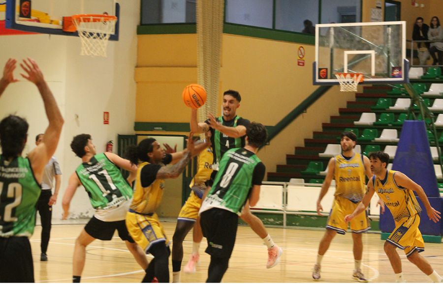 Josu Remesal, Dani Escamilla, Miguel Cabeza y Carlos Galán, en el partido de la primera vuelta con el Aljaraque en San Fernando. 