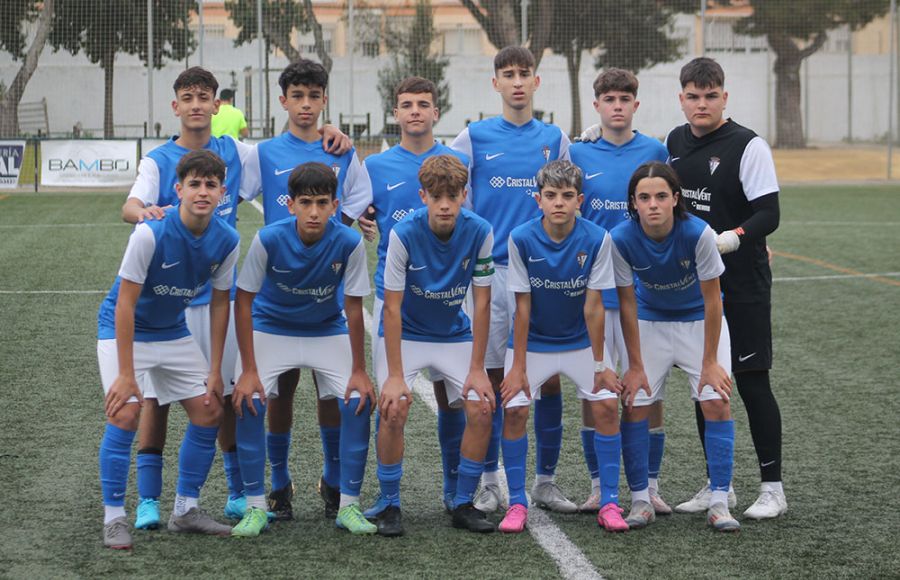 El infantil A del San Fernando CD necesita una victoria en los tres partidos que le restan para lograr un histórico ascenso a la División de Honor Andaluza. 