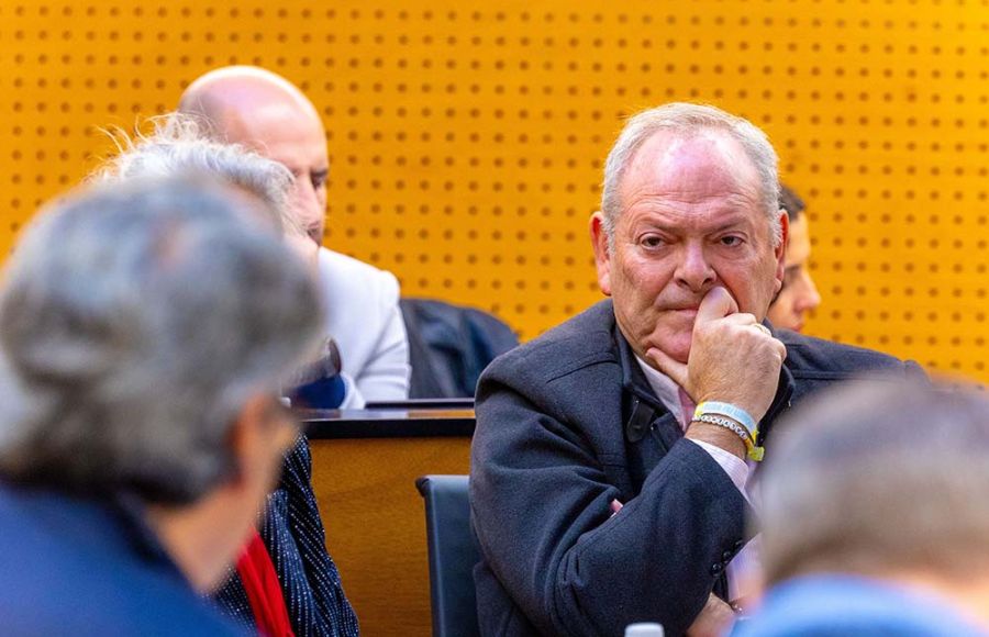Antonio Rojas muestra su decepción por el descenso. 
