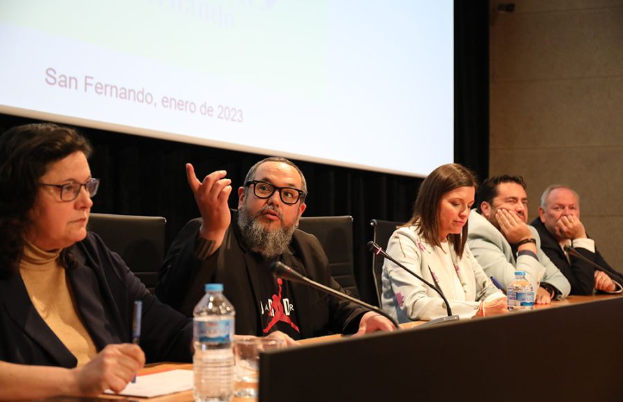 Julio Cordero, junto a María del Mar Foncubierta, la alcaldesa Patricia Cavada, Jaime Armario y Antonio Rojas, en un acto en el Centro de Congresos.