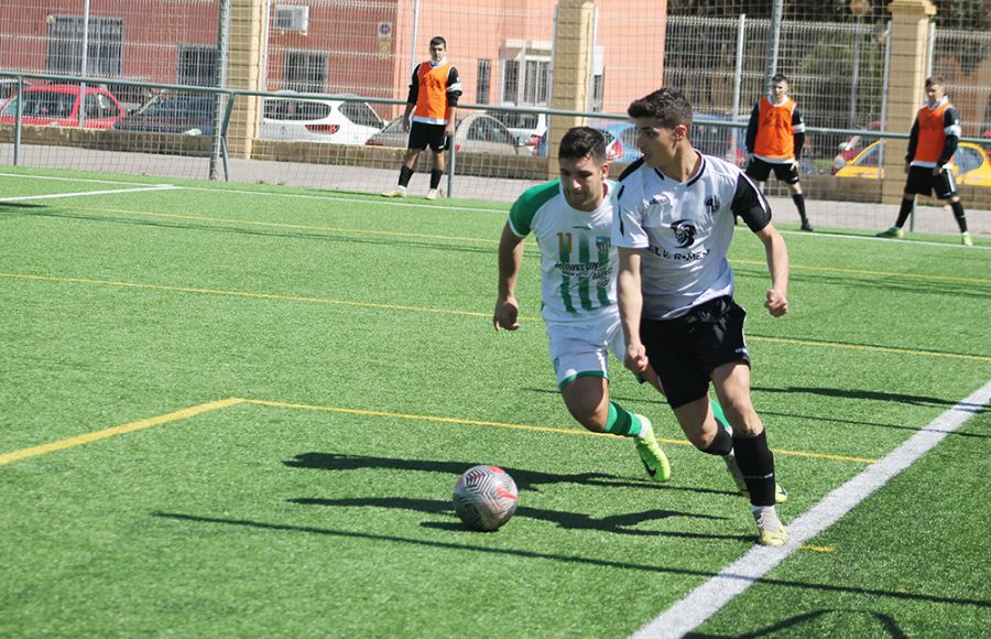Jota y Hugo Urbina, en el Pastora 1966-San Fernando Atlético de la temporada pasada. Ahora son compañeros. 