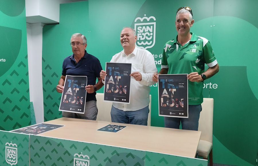 Clemente Ruiz, Antonio Rojas y Jonathan Macías presentaron el VI Triatlón Ciudad de San Fernando.