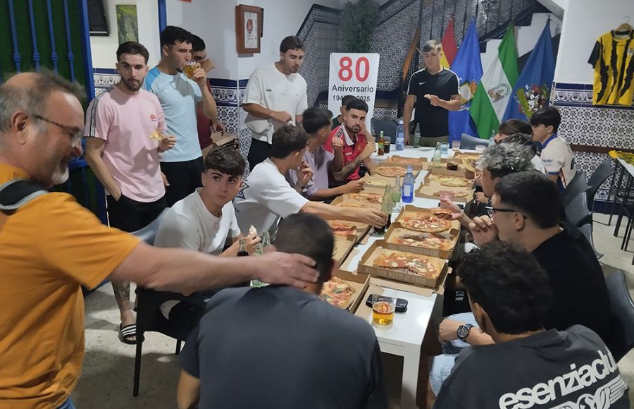 Los jugadores del GE Bazán fueron invitados anoche por el presidente del grupo empresa, Antonio Rivero. 