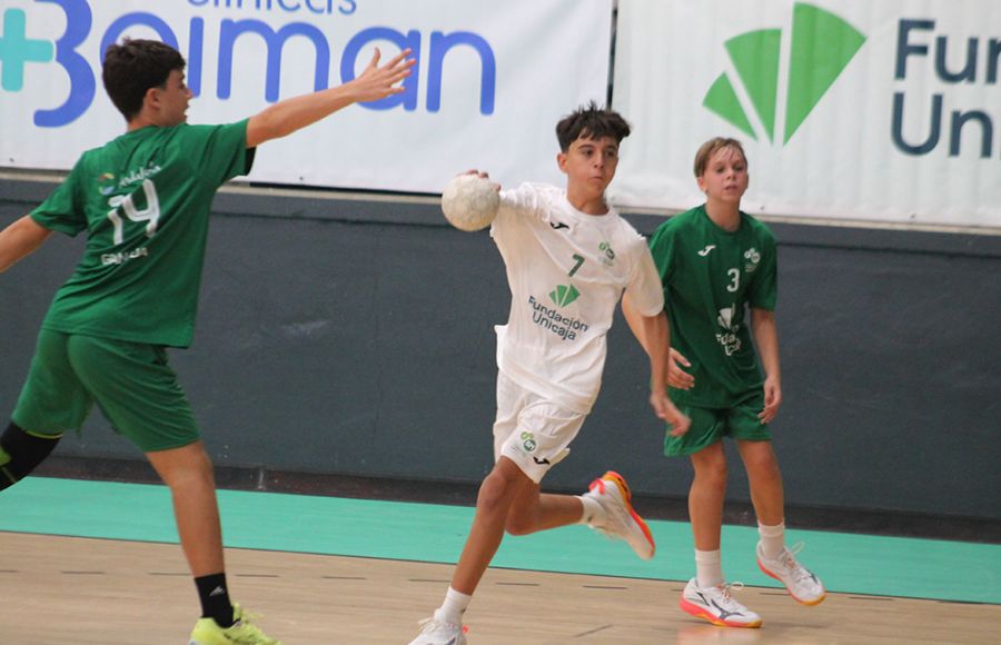 Adrián Vilchez, del BM San Fernando, en el partido Cádiz-Granada de cuartos de final en el Manuel Prado. 