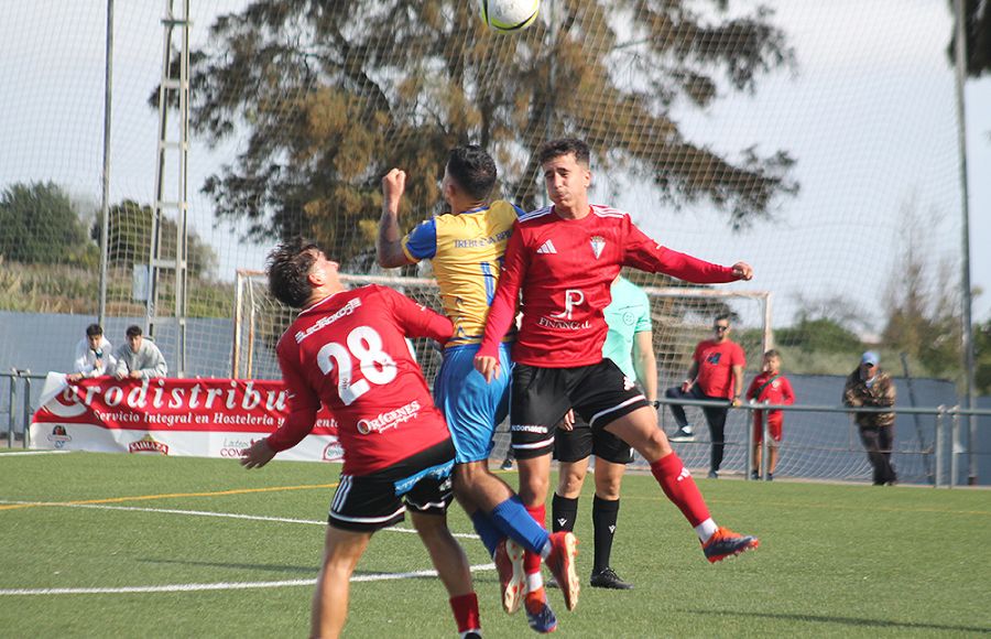 Dieguito marcó dos golazos y el juvenil Carlos Muñoz fue titular. 
