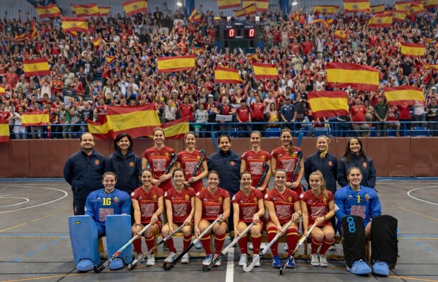 Yurena Panadero, de pie a la derecha con España en el torneo celebrado en La Coruña antes del Europeo de Praga. 