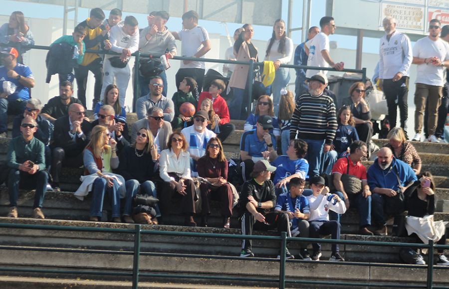 Monchi, el pasado domingo en la grada del campo El Picacho de Sanlúcar junto a Javi Garrido, Dani Luna y Pedro Ramirez. 