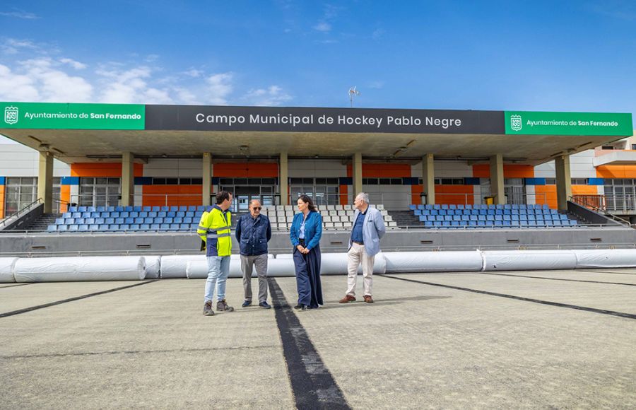 La alcaldesa Patricia Cavada y el concejal de Deportes Antonio Rojas visitaron las obras, junto al presidente del CH San Fernando, Jesús Hidalgo.