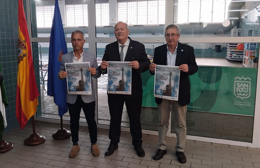 Francisco Olmos, Antonio Rojas y Clemente Ruiz presentaron el Campeonato de Andalucía en la piscina de La Magdalena. 
