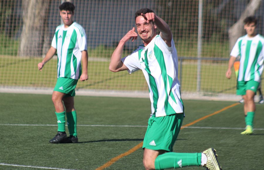 Josedi celebra su gol, que adelantaba al CD Pastora 1966. 