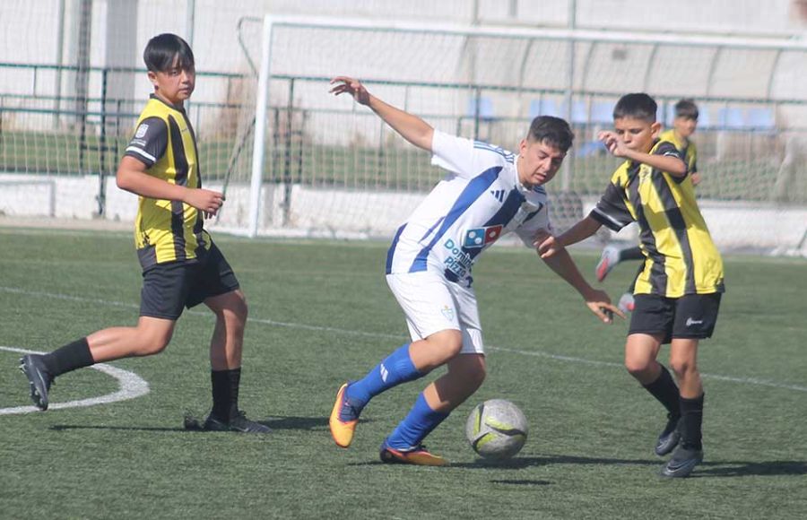 Un lance del partido GE Bazán-La Salle Puerto Real de infantiles. 