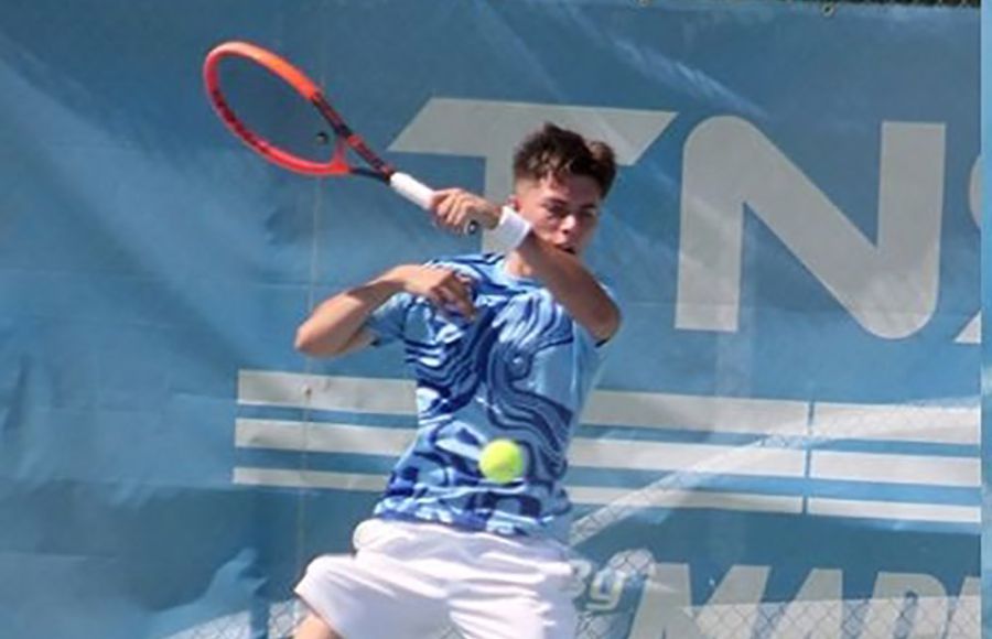 El granadino Pablo Pérez Navarro busca repetir el éxito del año pasado en el torneo que se está celebrando en el club La Salina. 