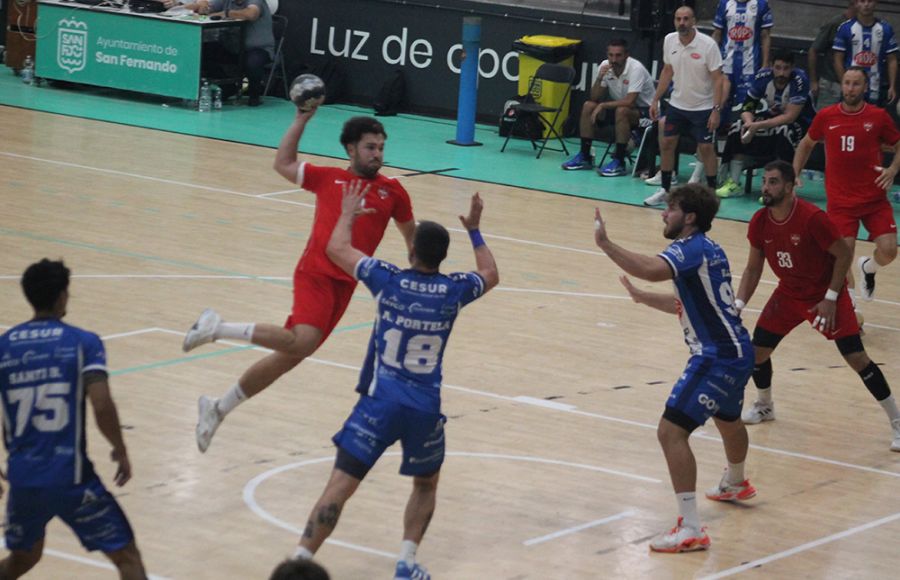 El BM Proin de Sevilla superó tras el descanso al Trops de Málaga.