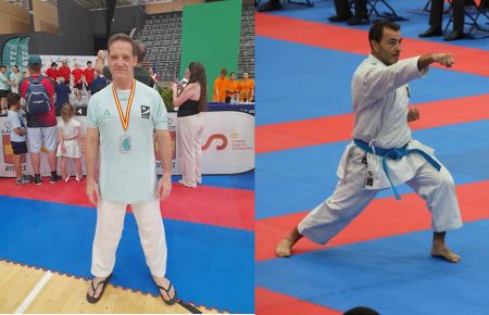 A la izquierda aparece Francisco Canales Tilve con la medalla de plata y a la derecha José Antonio López durante su exhibición en katas. 