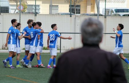 El filial azulino celebra el 1-0 de Matheo Sánchez al Almodóvar.